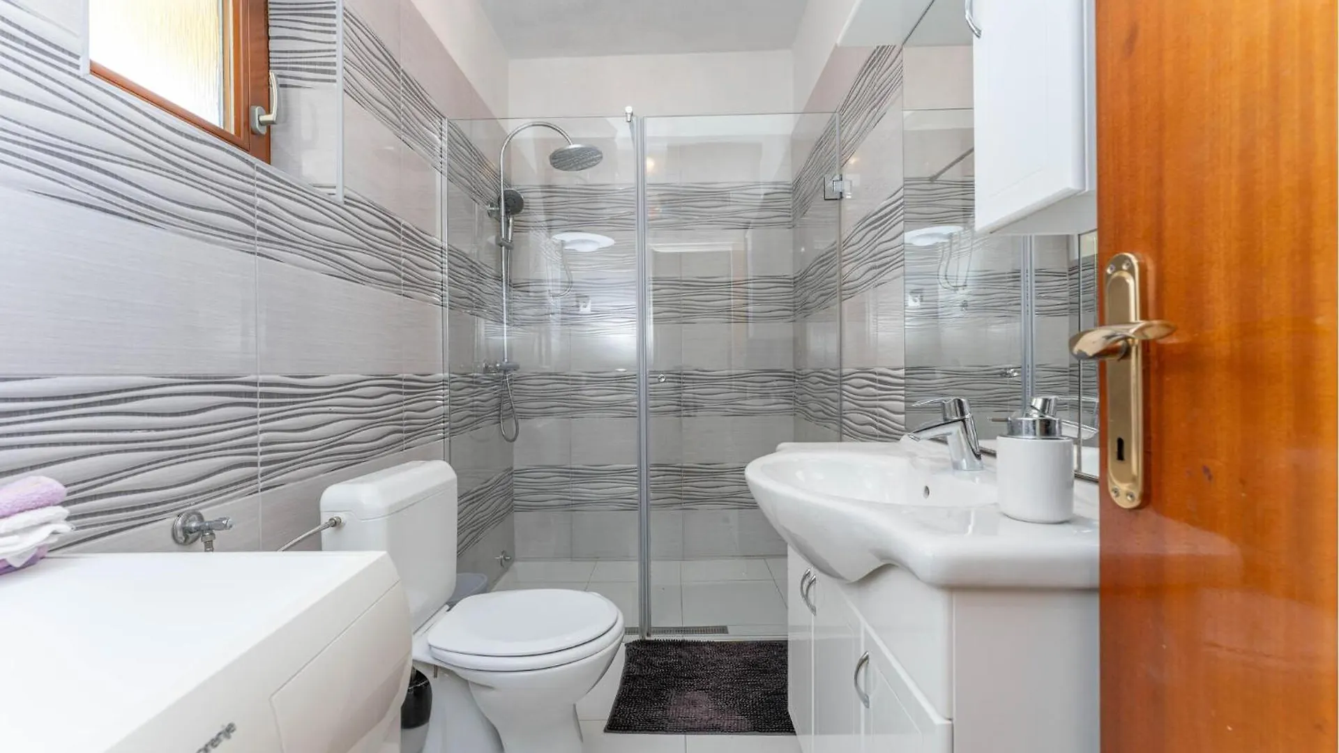 Beautiful Apartment In Bibinje With Wifi 0*,